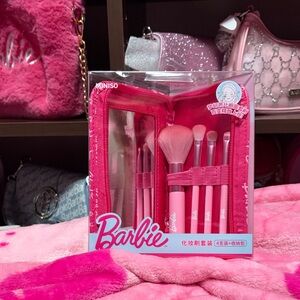 Barbie Vibrant Pink Makeup Brush Collection